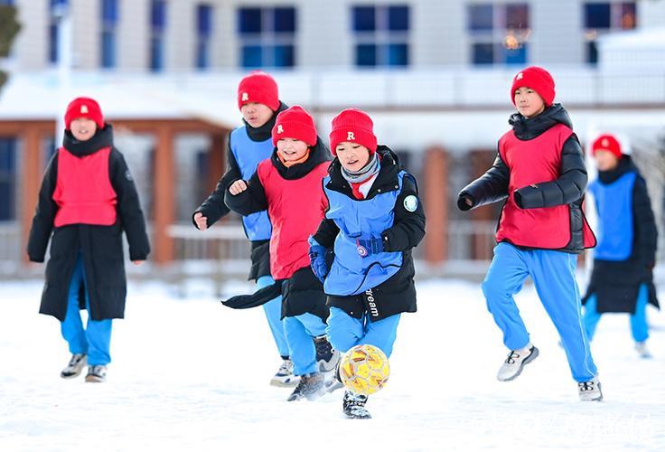 冰雪世界足球欢
